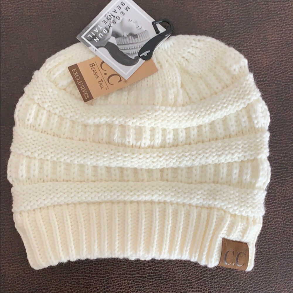 Messy Bun Beanie Tail NWT